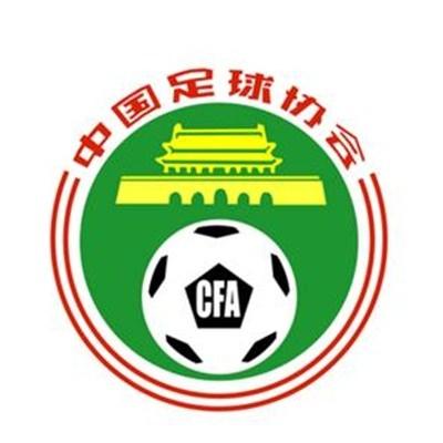 而他们相携走过街头的场景，也让人想起;杀手里昂与;小女孩玛蒂尔达的组合